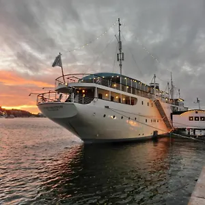 3* Ботель Maelardrottningen Yacht